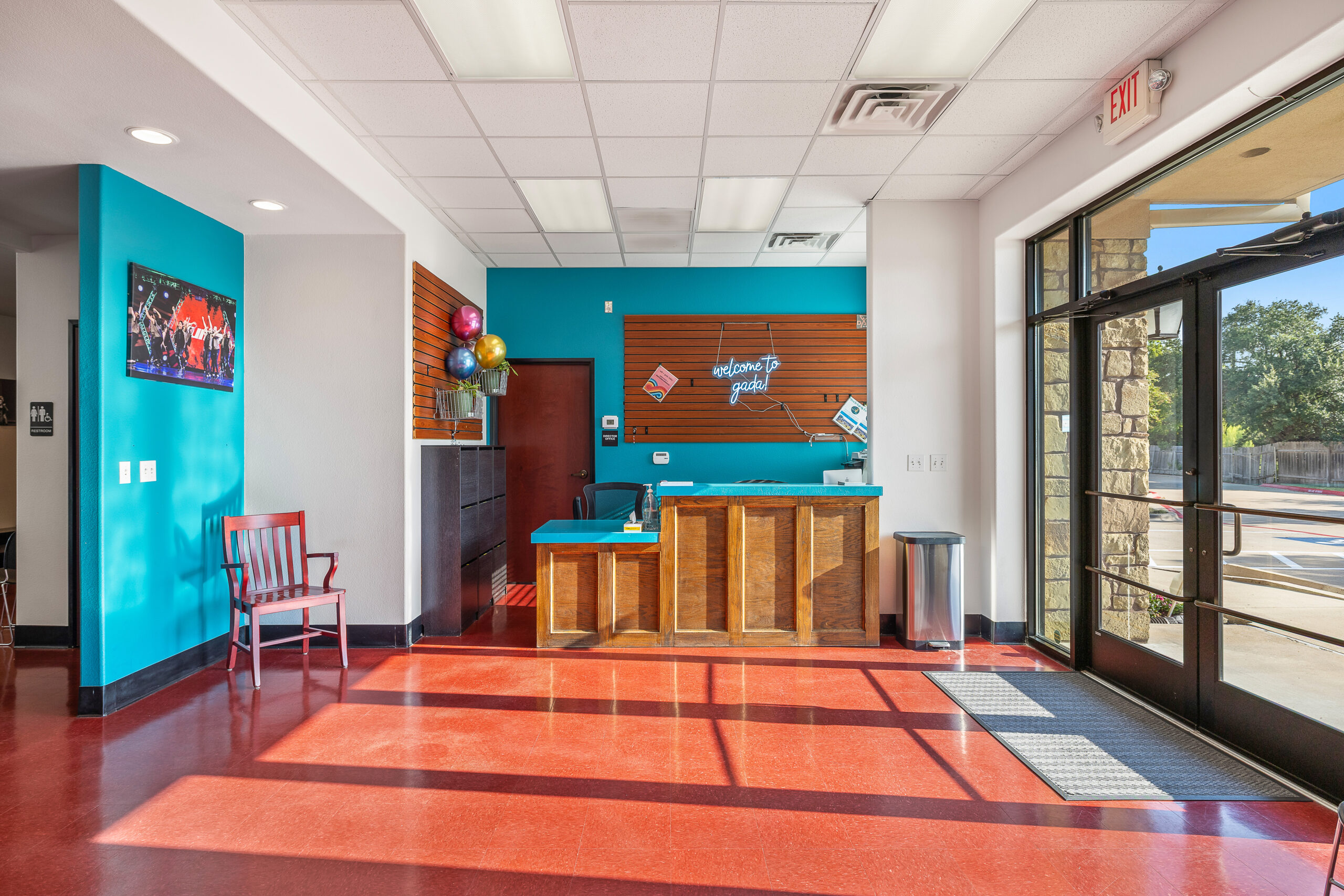 Additional lobby seating area providing comfortable space for parents during classes
