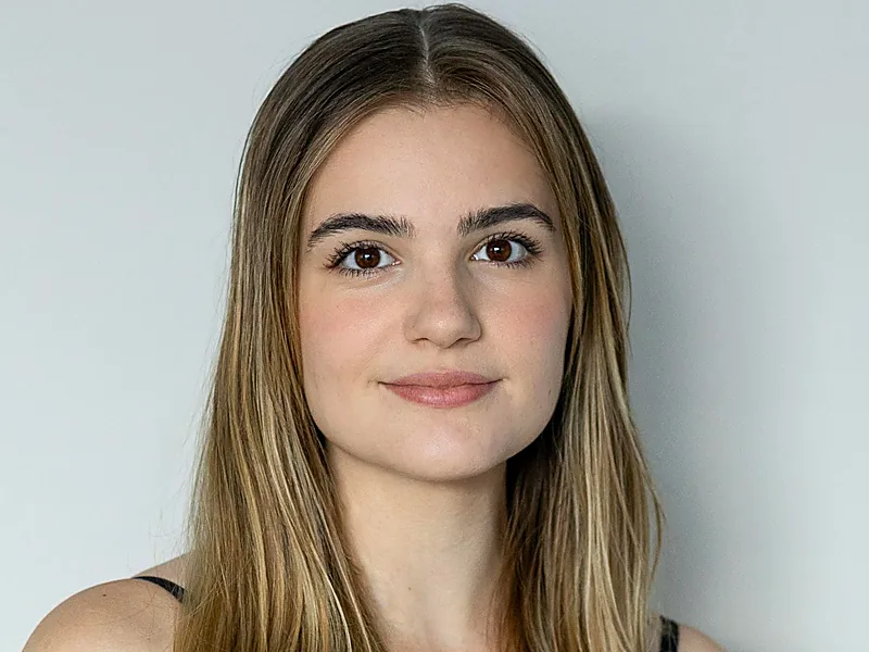 Faith Davis headshot